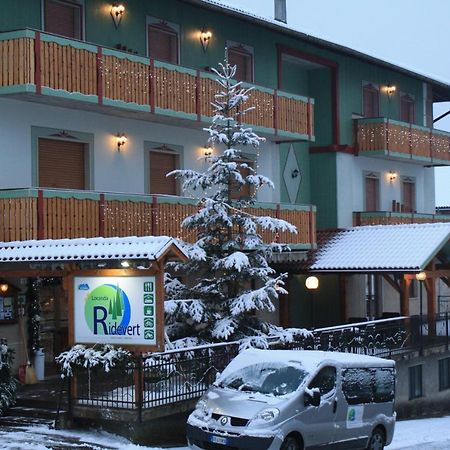 Locanda Ridevert Hotel ติโอเน ดิ เตรนโต ภายนอก รูปภาพ
