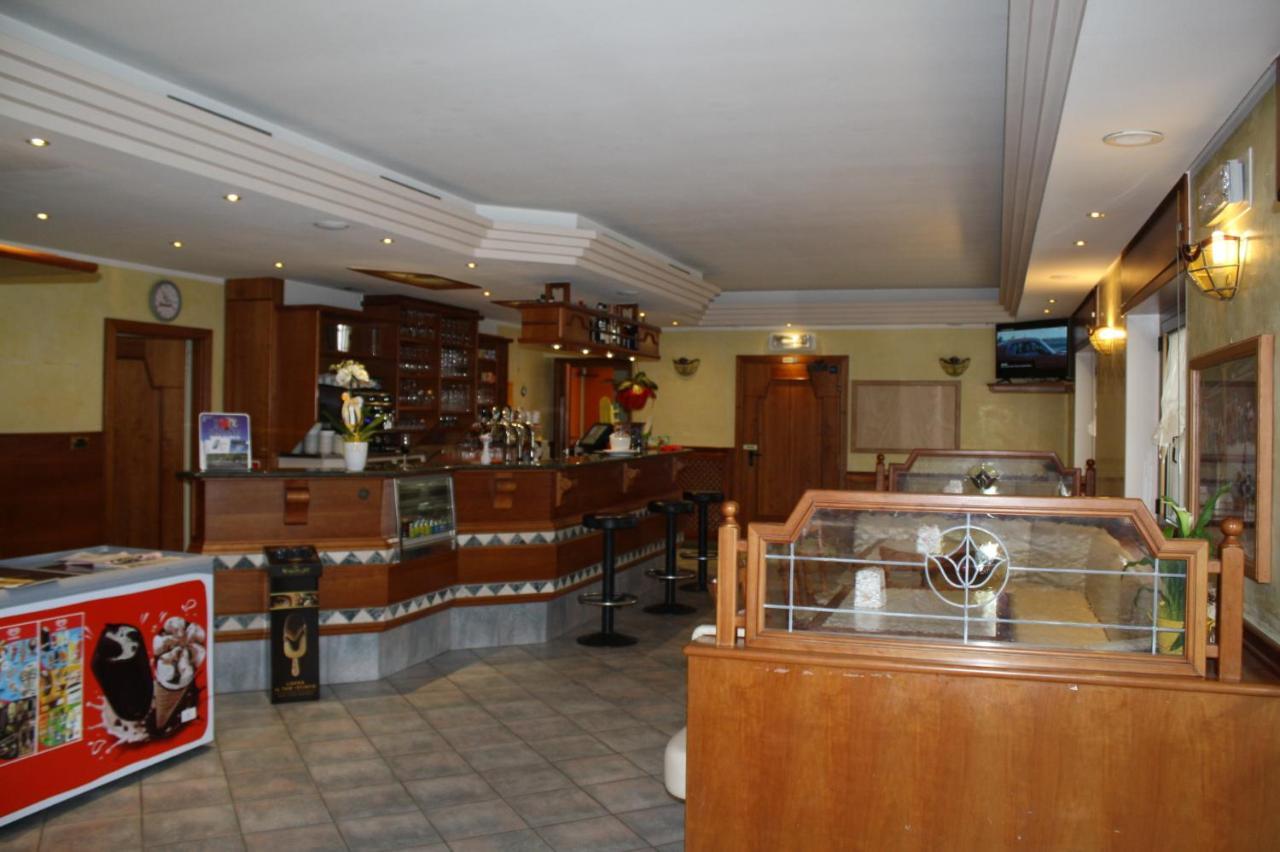 Locanda Ridevert Hotel ติโอเน ดิ เตรนโต ภายนอก รูปภาพ